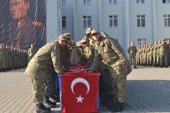 1993/4 DÖNEM ECEMİ ERLERİN YEMİN TÖRENİ YAPILDI...