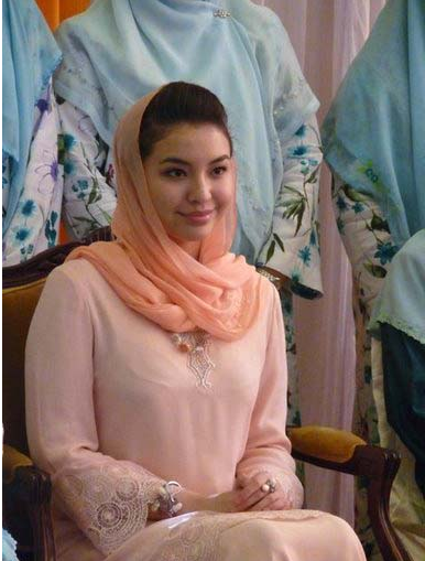 Cara Memakai Jilbab Manohara