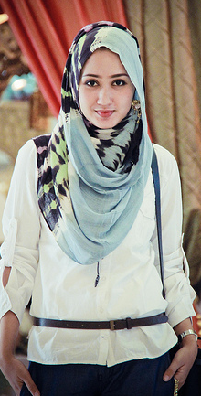 cara memakai pashmina dian pelangi