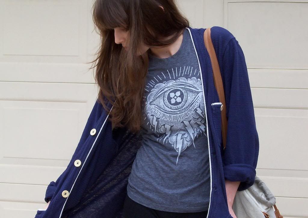 In Motion: leggings, festival shirt, oversized cardigan, outfit