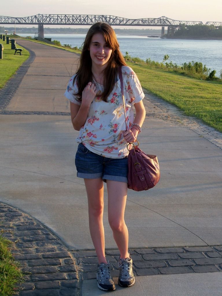 In Motion: summer outfit at the Mississippi River