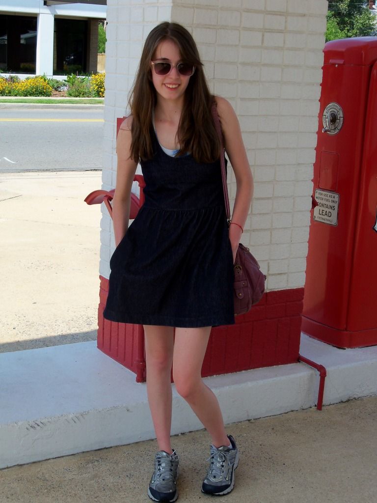 In Motion: Summer outfit at a vintage gas station