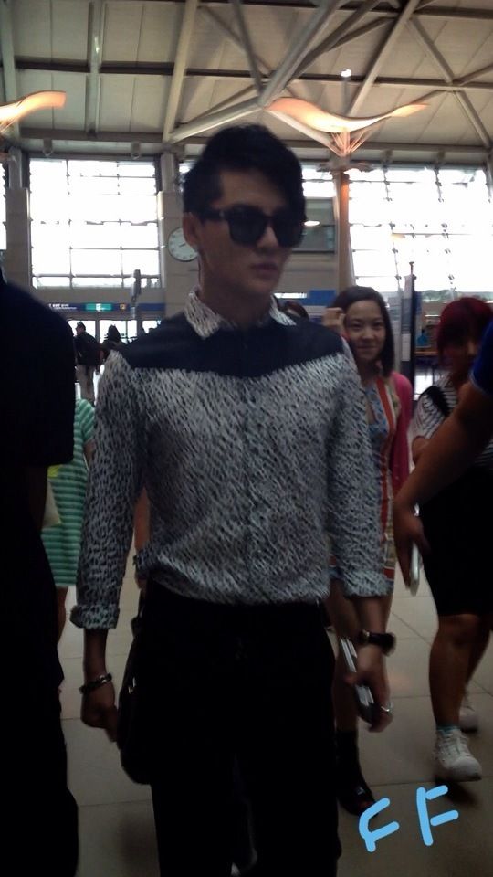  photo ibmbupW7PPFAvs.jpg