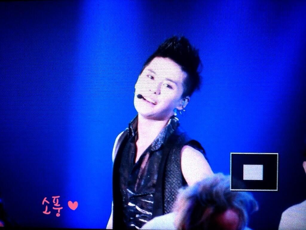  photo BPn2yqOCEAENjX3.jpg