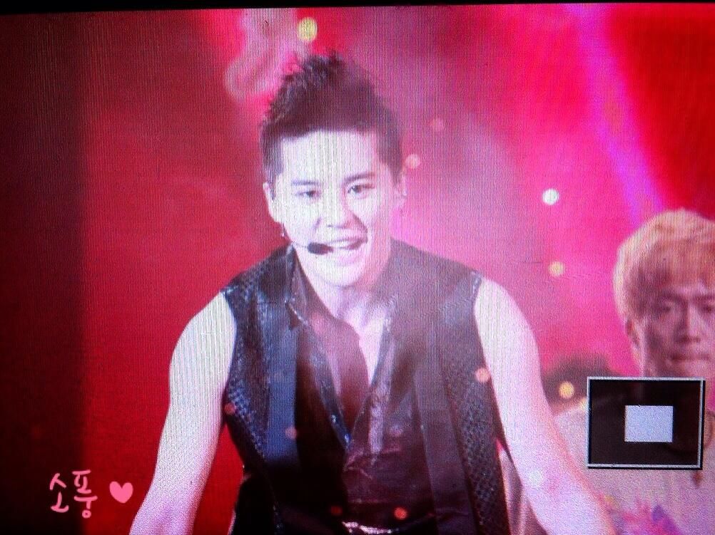  photo BPn3lhBCcAAnUVC.jpg