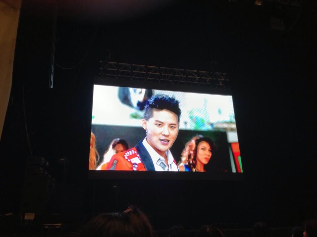  photo BPnKslSCQAMToOejpg_large.jpg