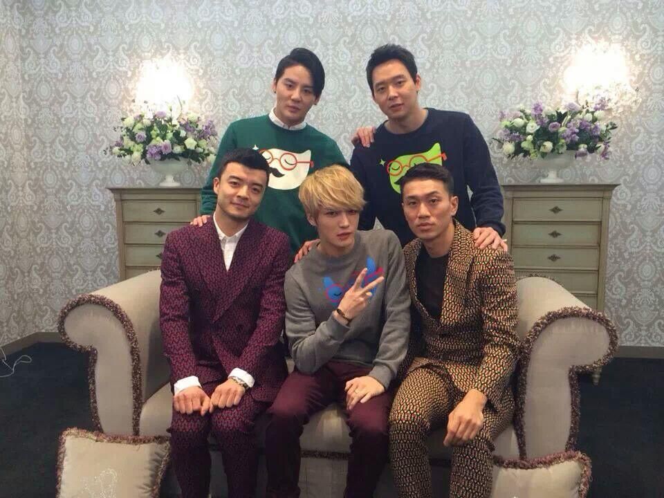  photo BYctwgqCcAAFsbQ.jpg