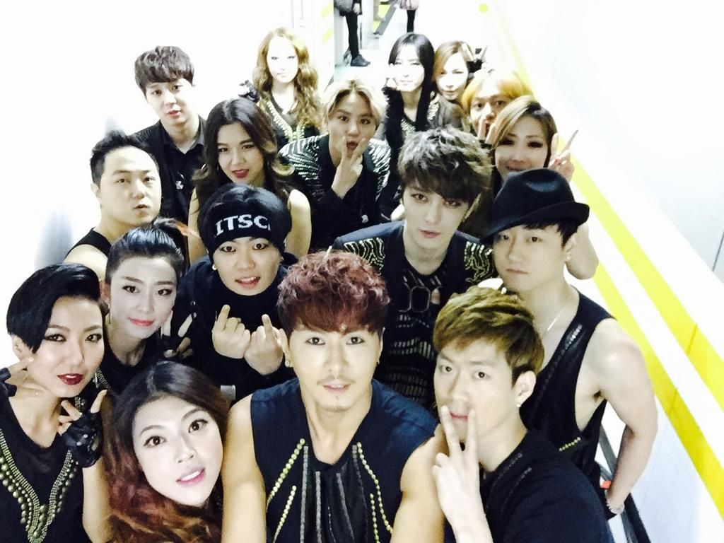  photo B5npYvuCIAACqeC.jpg