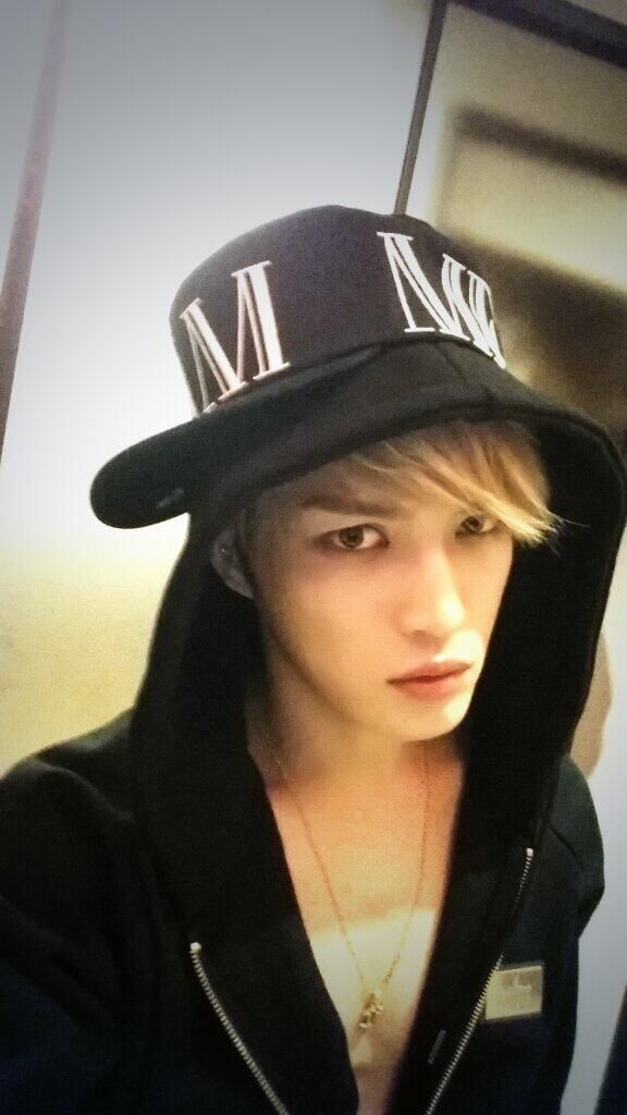 BeL20j-CUAAGlra.jpg~original