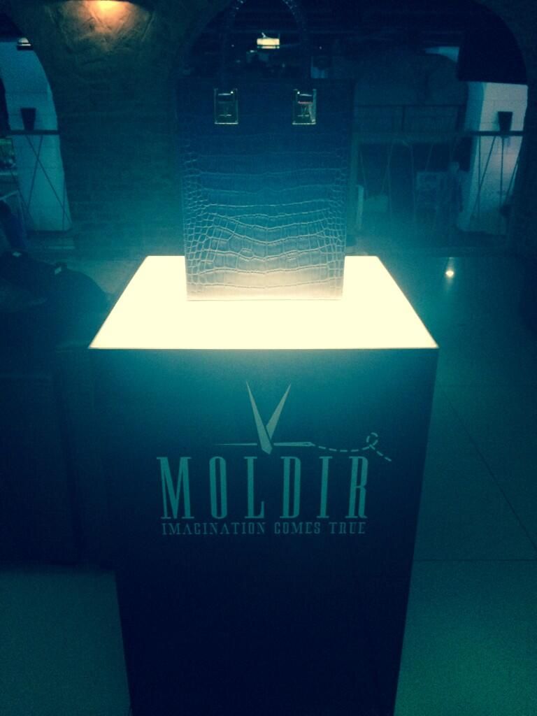 BevW2z4CQAAYoW-.jpg~original