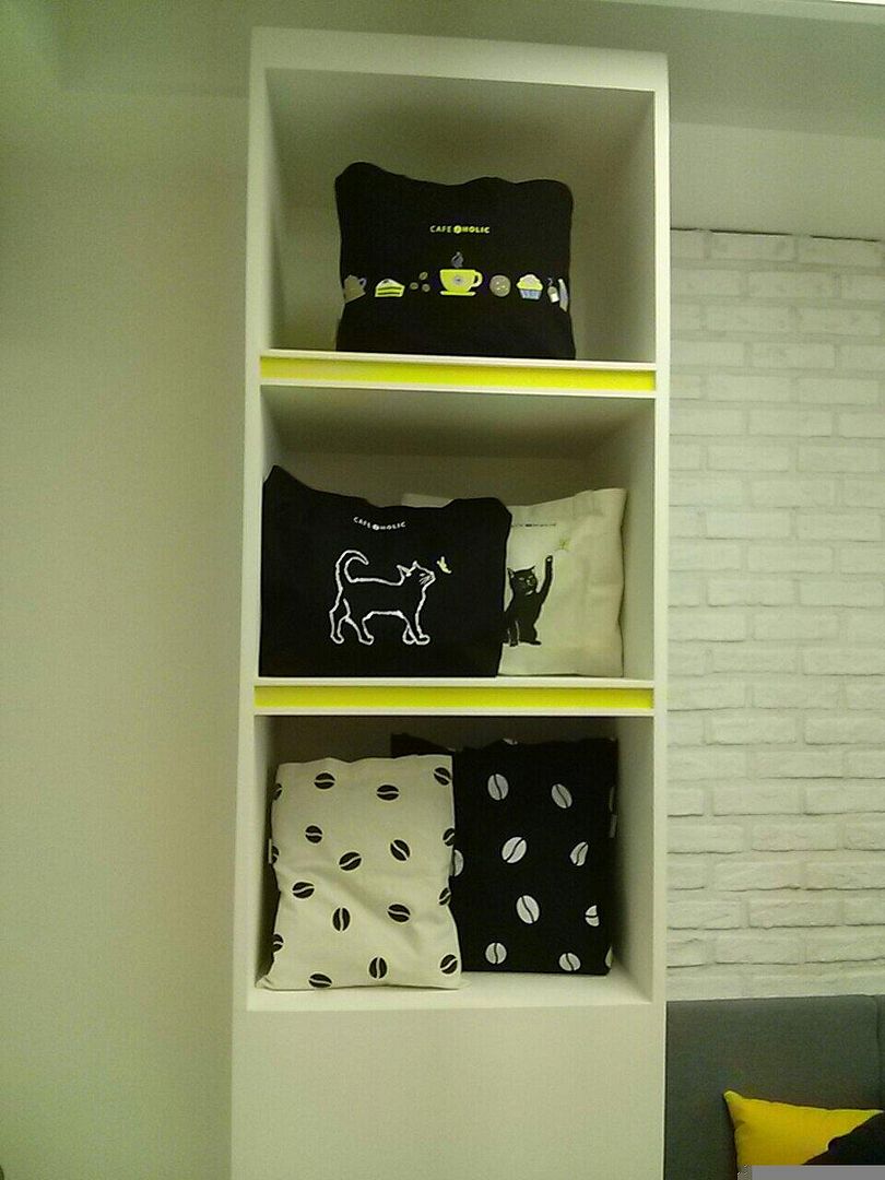 photo BpW8MSIIYAAl2kl_bornfreeURkiss2.jpg