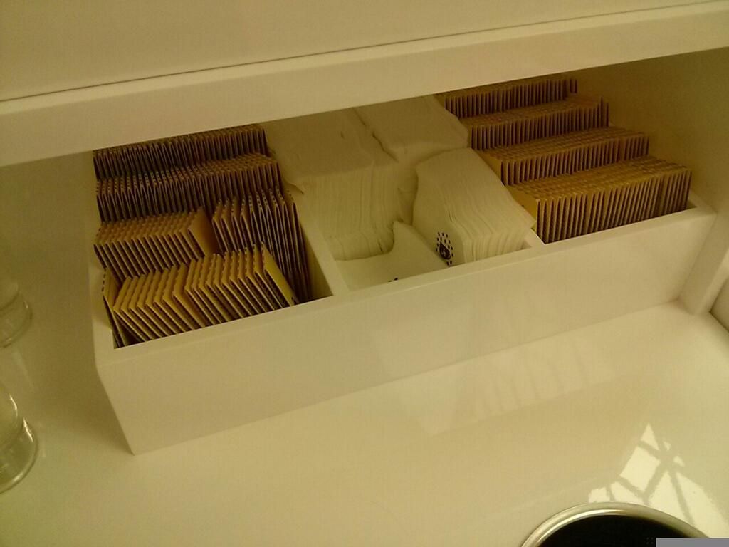 photo BpWyeQVIgAIv1pm_bornfreeURkiss2.jpg