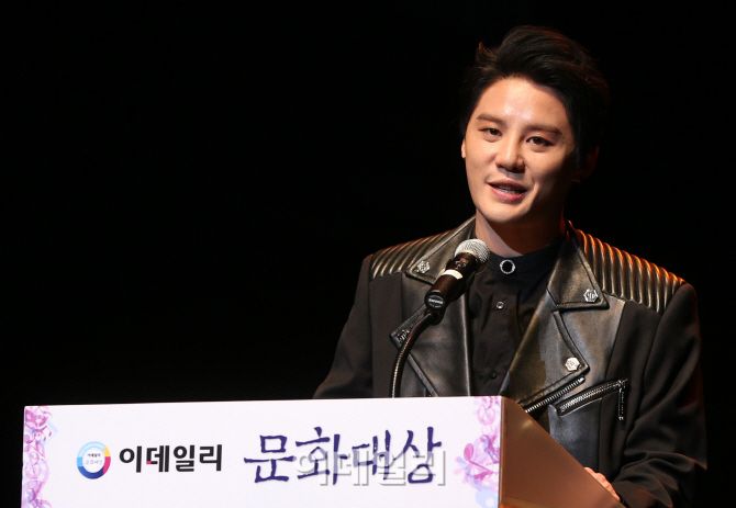  photo junsu edaily.jpg