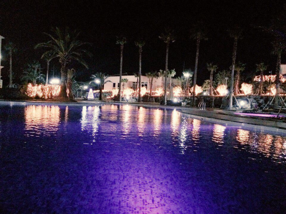  photo B8rnPc7CUAEncxY.jpg