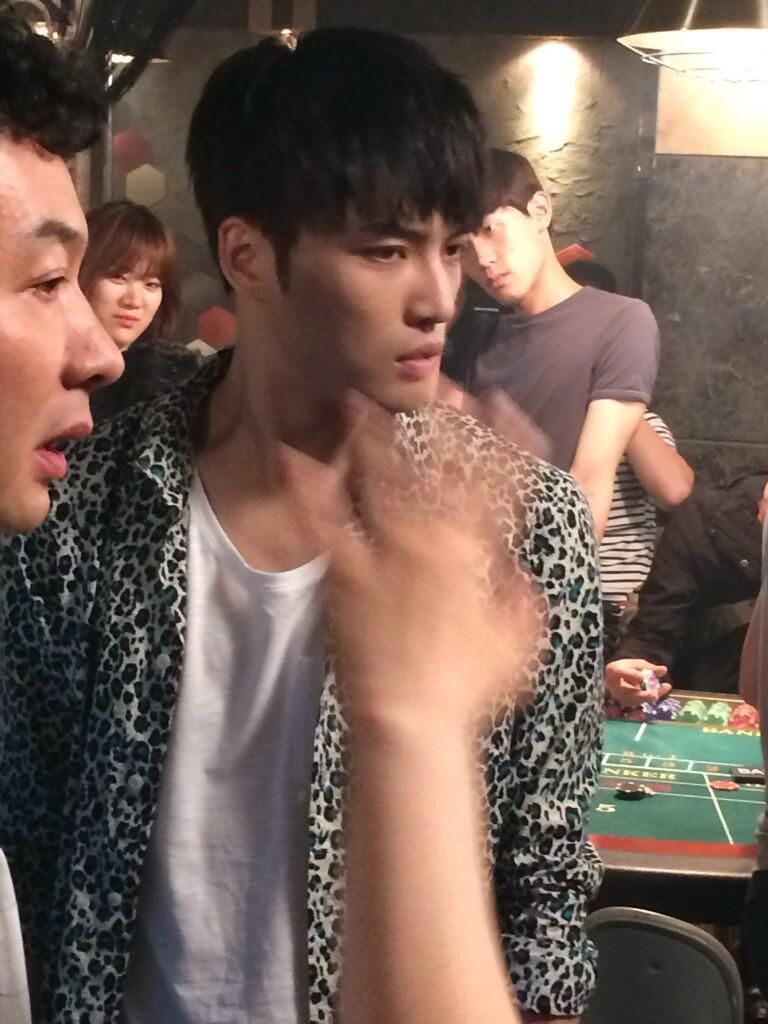 photo BpJD_4-IYAAwMOt.jpg