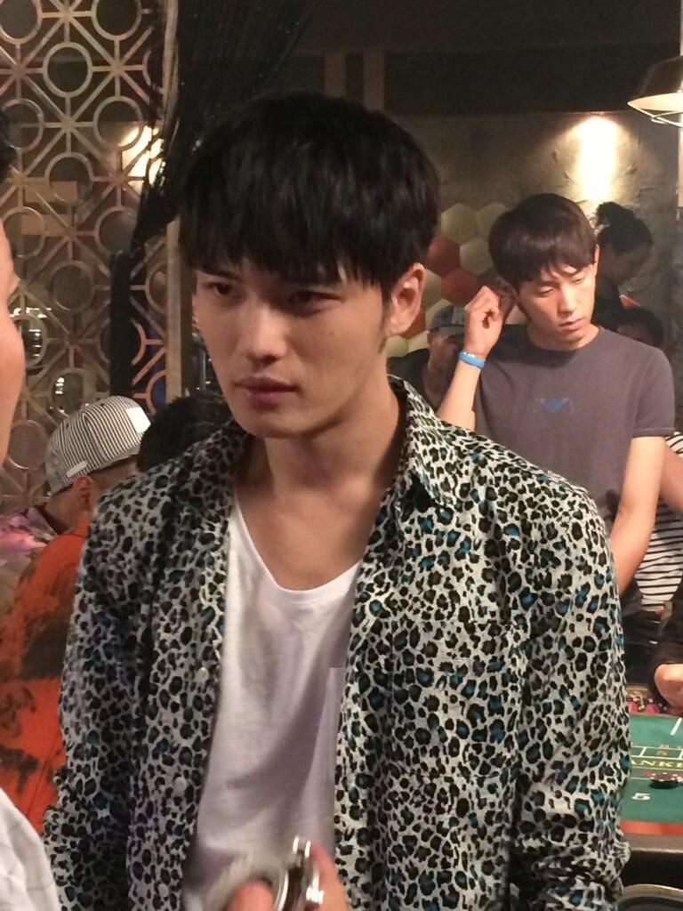 photo BpJD__MIQAAArwr.jpg