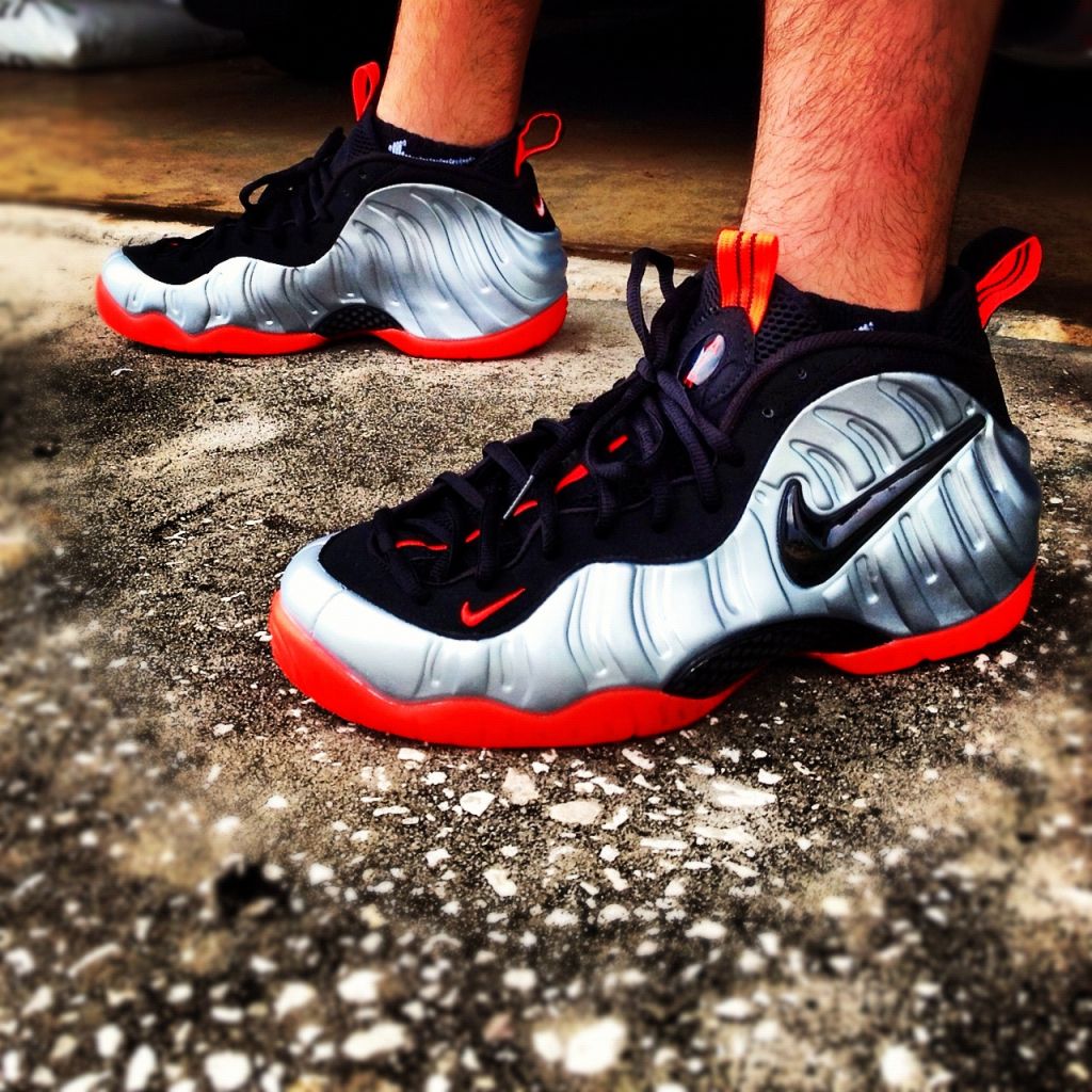 crimson black foamposites