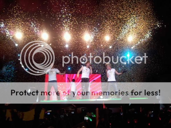 http://i1147.photobucket.com/albums/o550/JYJThree/2012/March/2012_03_11%20JYJ%20concert%20in%20Peru/AnwP7qCCIAAO5SJ.jpg